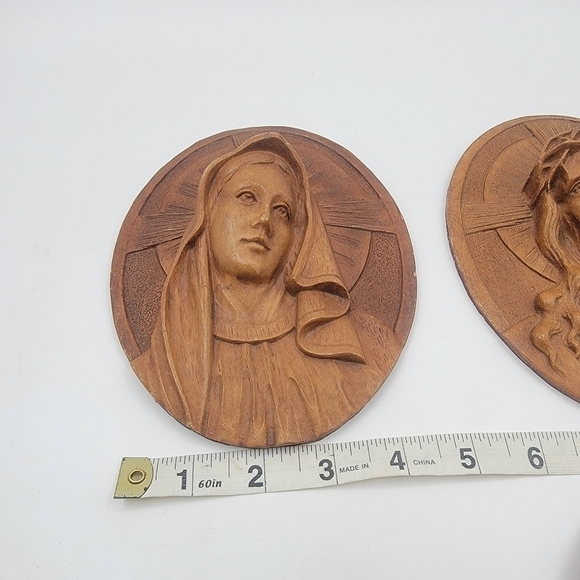 VINTAGE brown resin Jesus and Virgin Mary wall plaque - Picture 8 of 9